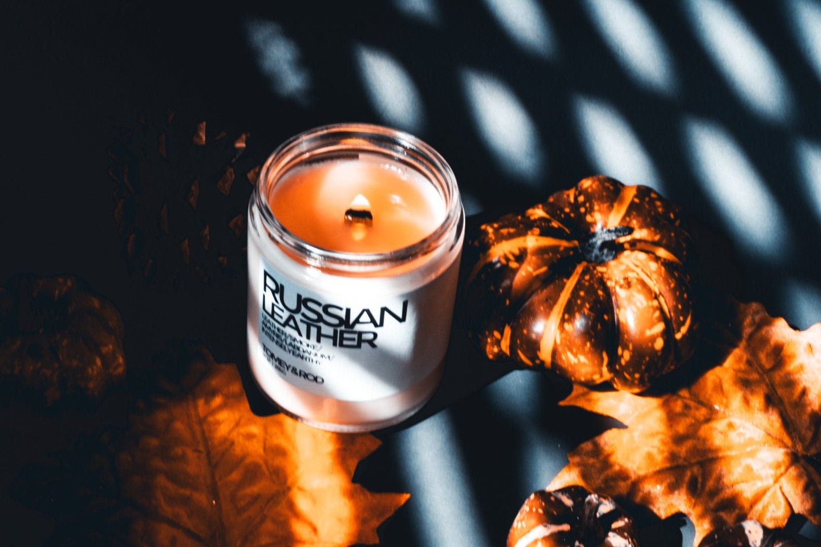 Russian Leather Handmade Soy Candle Vegan | Natural Soy Wax Candle | Blend Of Bergamot, Geranium, Leather, Rosemary, Moss & Tobacco