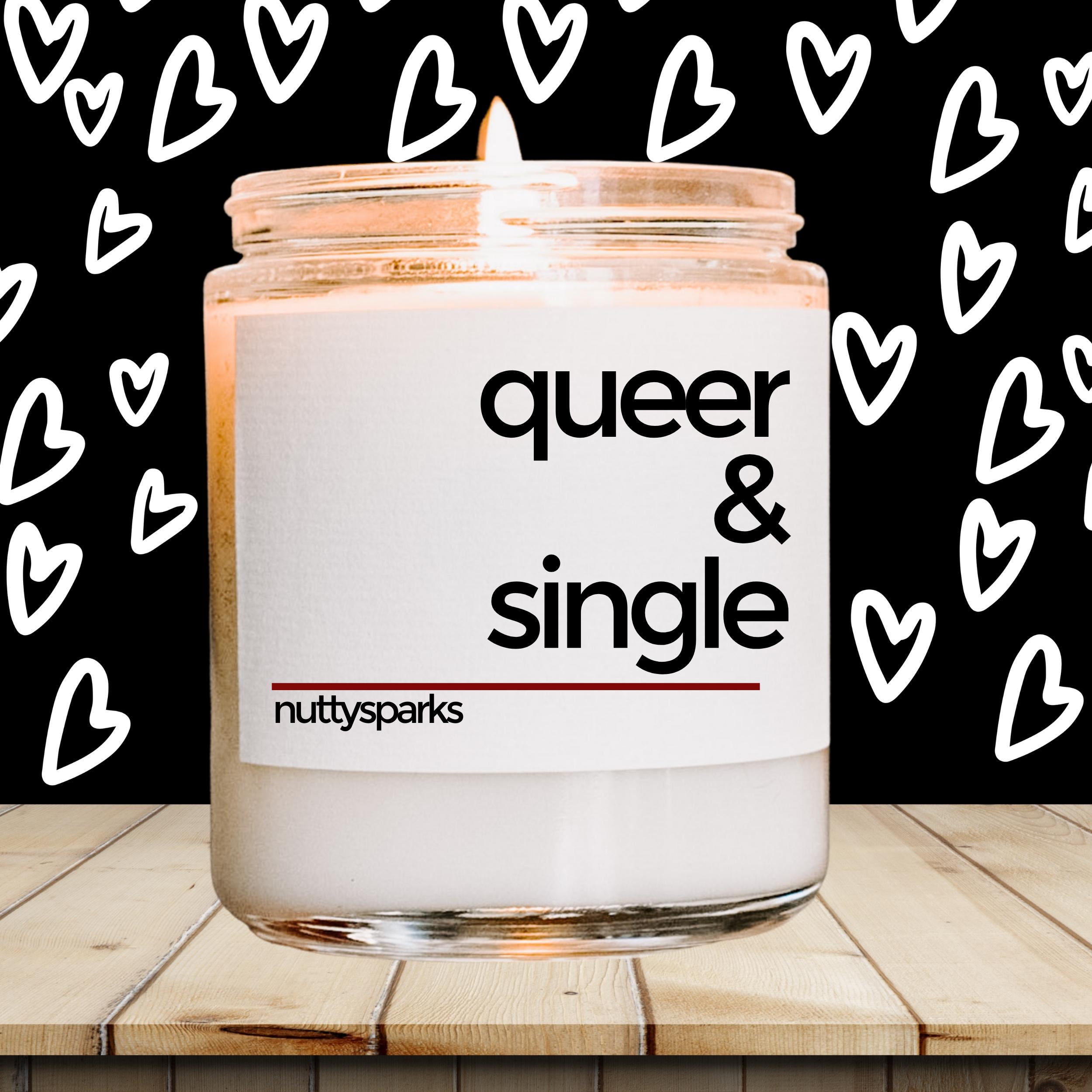 a candle with the words queen and single on it